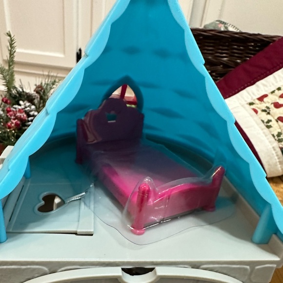 New Li'l Woodzeez Royal Series Castle & Furniture Dollhouse Playset - Picture 8 of 13